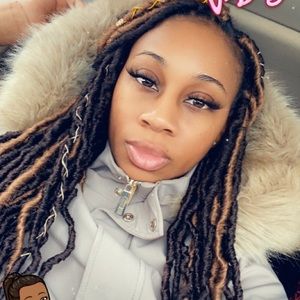 Meet your Posher, Dekela